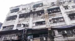 কলকাতায় গা ঘেঁষে দাঁড়ানো হোটেলগুলোয় আগুন থেকে বাঁচার কী উপায় আছে?