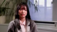 20歲的張晞晴於去年12月被香港警方列入懸賞通緝的六名海外港人名單中。這位社運人士表示，她認為自己被不明人士跟蹤，並在網路上收到了「具有威脅性的訊息」。