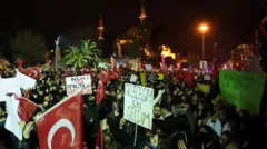 رقیب اصلی اردوغان در زندان؛ تظاهرات گسترده شبانه در استانبول