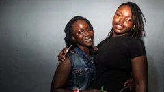 Àwọn ọ̀rẹ́bìnrin méjì