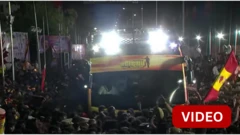 திடீரென விஜய் வாகனத்தில் லைட் ஆஃப் - நேரில் பார்த்தவர்கள் சொல்லும் புதிய தகவல்