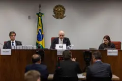 Alexandre de Moraes interroga a Jair Bolsonaro en junio como parte del proceso que le lleva a cabo por presunto intento de golpe de Estado.