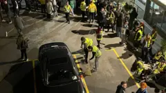 Čišćenje platoa ispred RTS-a