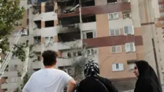 شهد السبت تبادلا للضربات الجوية بين إسرائيل وإيران