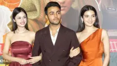 फ़िल्म में मुख्य भूमिका नितांशी गोयल, स्पर्श श्रीवास्तव और प्रतिभा रांटा ने निभाई हैं. 