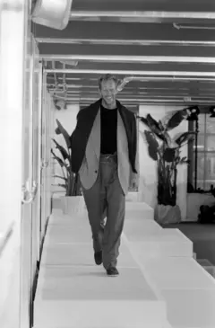 Hoyt Richards em um desfile de Donna Karan em 1993