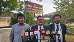 පැමිණිලිකරු සහ ඔහුගේ නීතිඥයන් දෙදෙනා කල්මුණේ මහේස්ත්‍රාත් අධිකරණය ඉදිරිපිට මාධ්‍ය වෙත අදහස් දක්වමින් 