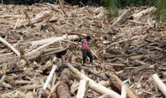 lebih-dari-500-orang-meninggal-dunia-prabowo-tinjau-lokasi-perkembangan-terbaru-banjir-dan-longsor-di-sumatra