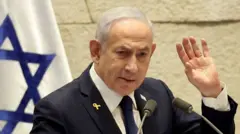 Нетаньяху выступает на заседании Кнессета
