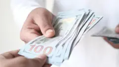 ডলারের বিপরীতে আবারো কমেছে টাকার মান