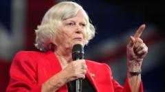 Las incógnitas sobre el asesinato de Ann Widdecombe, la exministra conservadora y personalidad de la TV británica cuyo caso investigan como un "ataque selectivo"