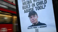 Плакат в Лондоне, призывающий удалить аккаунт в X из-за злоупотреблений Grok AI 