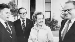 Herbert, Lamar, Ruth (la madre), y Nelson Bunker (de izquierda a derecha), son parte de la familia del magnate petrolero H.L. Hunt.