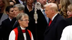 Aworan Donald Trump ati Bishop Mariann Edgar Budde 