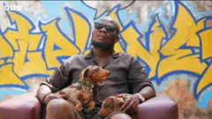 Aworan ọkunrin ọlọsin aja