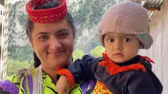 अपने बच्चे के साथ शायरा