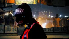 متطوعو محاربة الجريمة... سلاحهم الصفارات والسياط