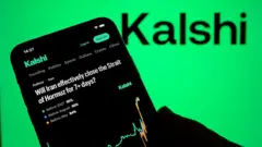 Una pantalla de móvil muestra la aplicación Kalshi con la pregunta de si Irán iba a cerrar el estrecho de Ormuz durante más de 7 días