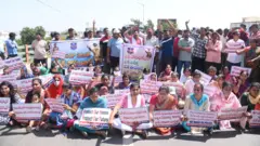 ఏక్ పోలీస్ విధానం కోసం ఆందోళన