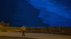 Хвилі на морі в Каліфорнії