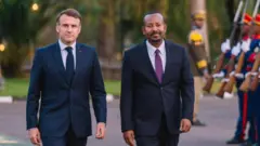 ማክሮን - ኣብዪ