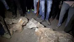 ஜோடி மீது தாக்குதல்