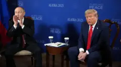 لقاء جمع الرئيس الأمريكي دونالد ترامب مع نظيره الروسي فلاديمير بوتين في ألاسكا في 15 أغسطس/ آب 2025