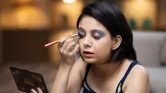 મેકઅપની કિટ કેવી રીતે સાફ રાખવી, મેકઅપ કેવી રીતે કરવો, મેકઅપમાં કેવા પ્રકારના બૅક્ટેરિયા અને ફંગસ હોય શકે છે, સૌંદર્ય પ્રસાધનો, ફેશન બ્યૂટી ટીપ્સ, બીબીસી ગુજરાતી, ગુજરાત સમાચાર