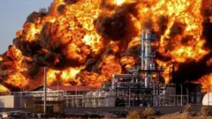 د تېلو یوې زېرمې سره اور بلېږي