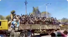 ካብ ትግራይ ዝተመለሰ ቃፍላይ ወተሃደራት ኤርትራ ብማእከል ኣስመራ እናሓለፈ