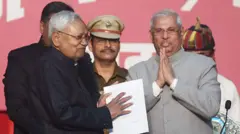 बिहार के राज्यपाल राजेन्द्र विश्वनाथ आर्लेकर और मुख्यमंत्री नीतीश कुमार