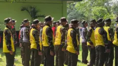 Para siswa mengikuti program Pendidikan Karakter, Disiplin, dan Bela Negara Kekhususan yang dicetuskan Gubernur Jawa Barat Dedi Mulyadi. 