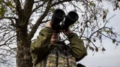 Военнослужащая ВСУ на берегу Днепра