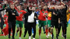ተጻወትቲ ሃገራዊት ጋንታ ሞሮኮ ምስ ኣሰልጣኒ