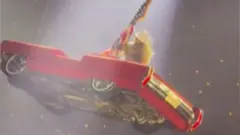 bijonse visi u vazduhu u automobilu na koncertu