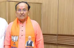 मुकेश दलात