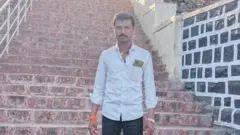 कुर्डवाडी तालुक्यातील लउळ गावातील बालाजी खारे हा 27 वर्षाचा तरुण. 