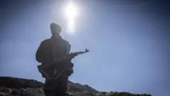 መሣሪያ ያዘ ሰው