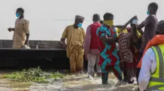 Awọn eeyan n doola ẹmi kan