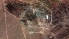 صورة من الأقمار الصناعية تُظهر منشأة فوردو النووية والأضرار الناجمة عن الغارات الجوية التي وقعت في 23 يونيو/حزيران بالمنشأة  بالقرب من مدينة قم ، والصورة بتاريخ 24 يونيو/حزيران 2025.