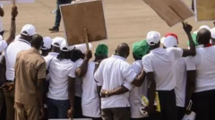 Ma'aikata a Najeriya sun mayar da sauya shekaru da al'ada.