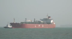 2 இந்திய  கப்பல்கள் ஹோர்மூஸ் நீரிணையை கடந்தது எப்படி?