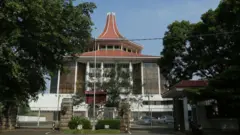 The Sri Lankan Supreme Court Complex is pictured on November 11, 2018 in Colombo, Sri Lanka. 