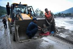 'Anggota keluarga saya tersapu banjir di depan mata saya' – Fakta-fakta banjir dan longsor di Nepal yang tewaskan ratusan orang