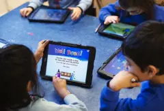 Niños suecos con tabletas
