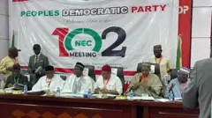 Awọn ọmọ igbimọ alaṣẹ ẹgbẹ oṣelu PDP to joko nibi ipade wọn niluu Abuja