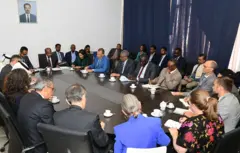ኣብ ኣስመራ ዝርከቡ ዲፕሎማሰኛታት ሃገራት ወጻኢ መብርሂ ሚኒስተር ዑስማን እናሰምዑ