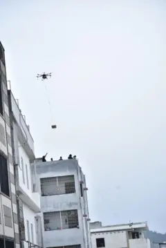 'வெள்ளத்தில் நாங்களும் அடித்து செல்லப்பட்டிருக்கலாம்!” : ஆந்திரா, தெலங்கானா மக்களின் துயர் நிலை, பிபிசி கள அறிக்கை