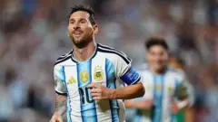Lionel Messi tras anotar su tercer gol durante el partido entre Argentina y Argelia en Kansas City, Estados Unidos, el 16 de junio de 2026.