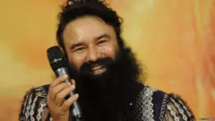 ਡੇਰਾ ਸੱਚਾ ਸੌਦਾ ਦੇ ਮੁਖੀ ਗੁਰਮੀਤ ਰਾਮ ਰਹੀਮ 